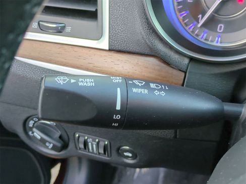 Used 2017 Chrysler 300 C Platinum w/ Safetytec Group II image 26