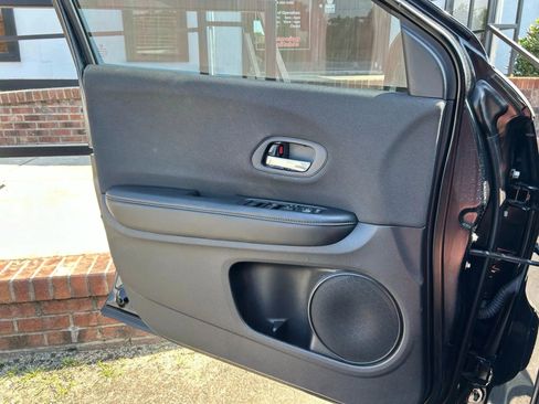 Used 2019 Honda HR-V LX image 23