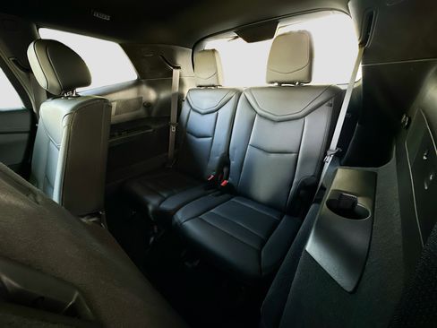 Used 2025 Cadillac XT6 Luxury image 37