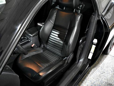 Used 2013 Dodge Challenger SXT image 15