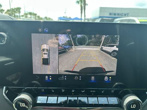 Used 2026 Chevrolet Colorado ZR2 w/ Technology Package AWD/4WD image 23