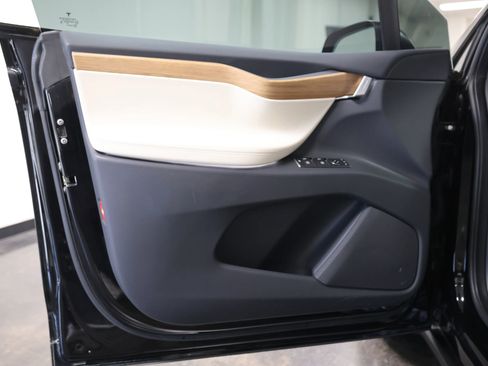 Used 2020 Tesla Model X Long Range image 21