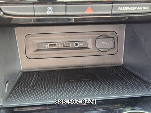 Used 2020 Volkswagen Atlas Cross Sport SEL Premium image 26