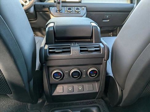 Used 2025 Land Rover Defender 130 X-Dynamic SE image 18