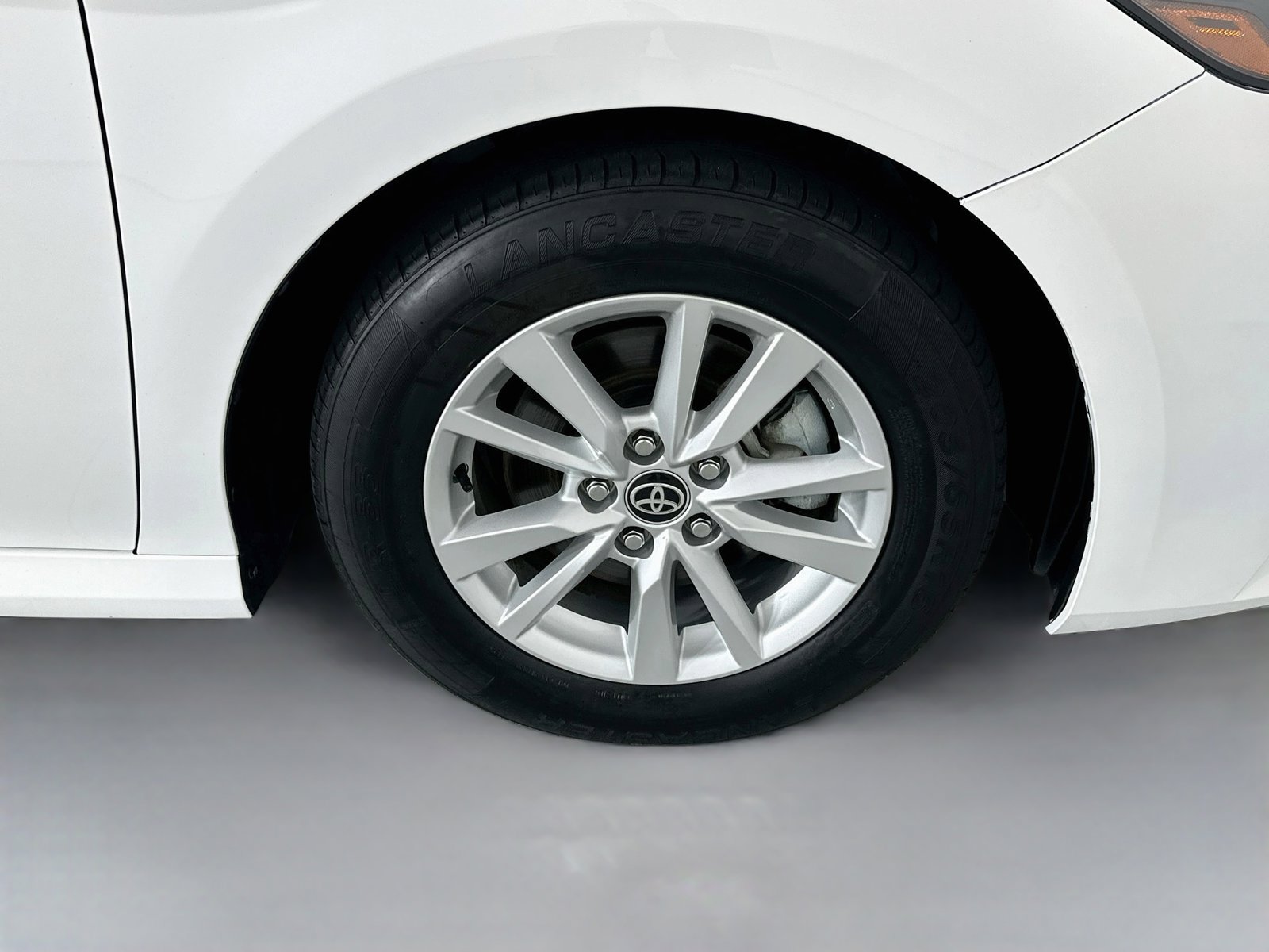 Used 2025 Toyota Camry LE FWD image 33