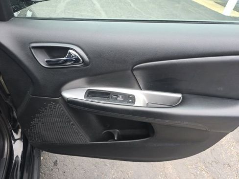 Used 2016 Dodge Journey SXT w/ Comfort/Convenience Group image 32