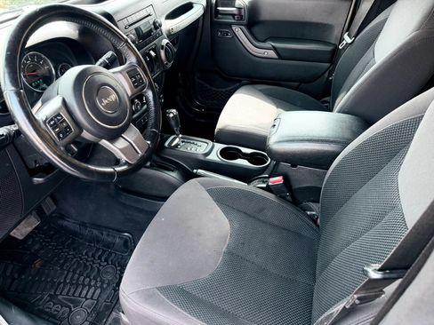 Used 2017 Jeep Wrangler Sport AWD/4WD image 13