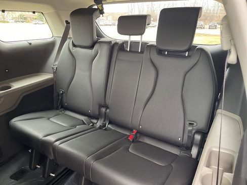 New 2026 Kia Carnival EX image 13