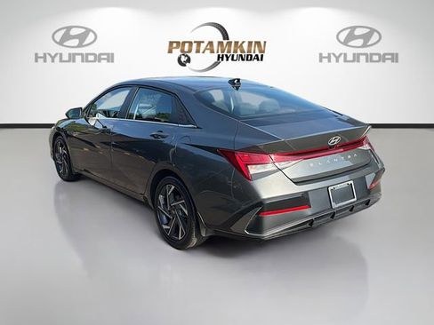 Certified 2025 Hyundai Elantra SEL image 7