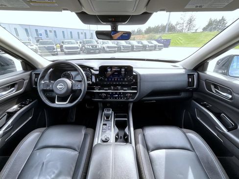 Used 2023 Nissan Pathfinder SL AWD/4WD image 15