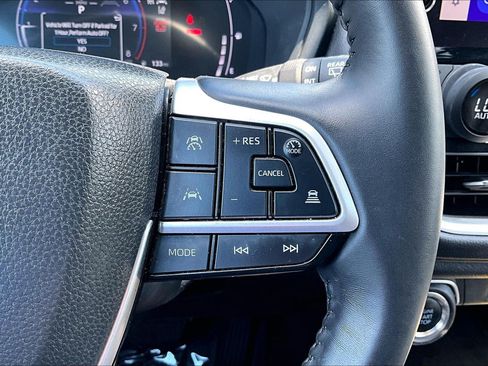 Used 2025 Toyota Grand Highlander AWD image 17