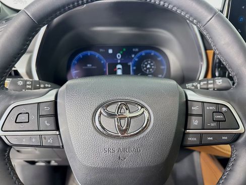Used 2023 Toyota Highlander Platinum image 16