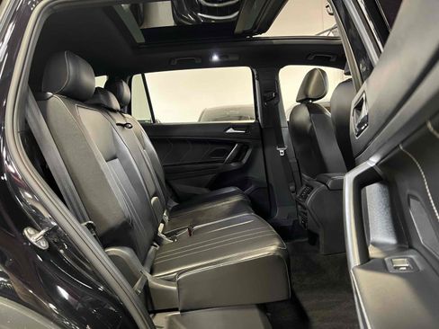 Used 2022 Volkswagen Tiguan SE R-Line image 32