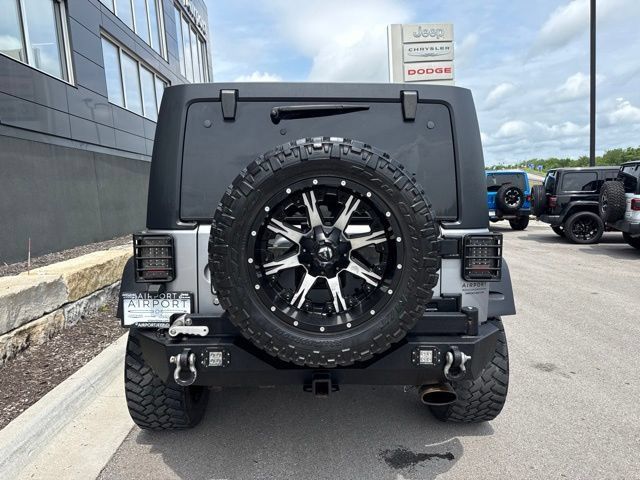 Used 2016 Jeep Wrangler Unlimited Rubicon w/ Connectivity Group AWD/4WD image 4