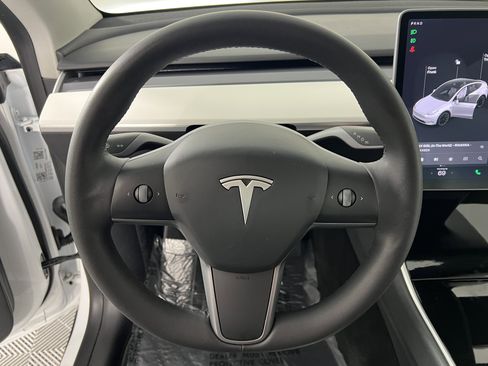 Used 2021 Tesla Model Y Long Range image 24