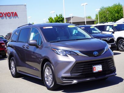Used 2022 Toyota Sienna LE