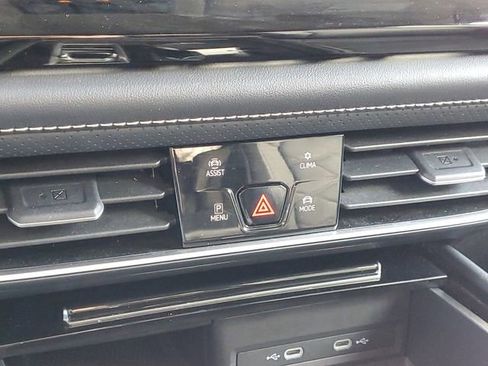 Used 2024 Volkswagen Atlas SE image 26