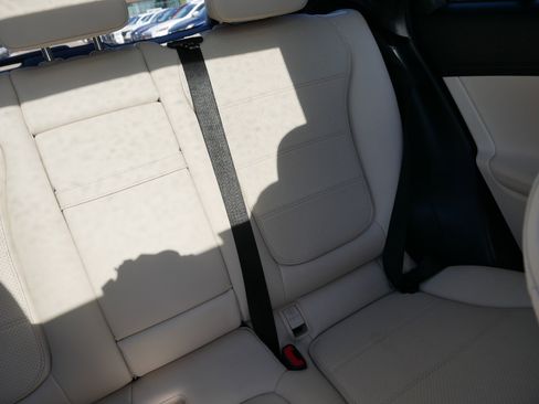 Used 2023 Mercedes-Benz GLC 300 4MATIC image 14