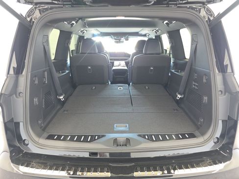 New 2026 INFINITI QX80 4WD image 18