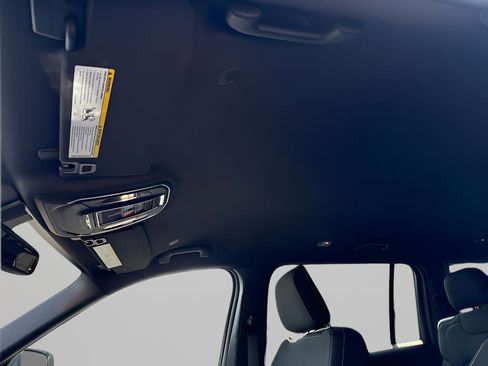 Used 2024 Jeep Grand Cherokee L Laredo image 30