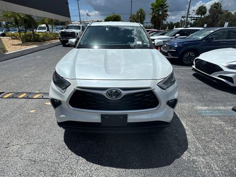Used 2023 Toyota Highlander LE FWD image 7