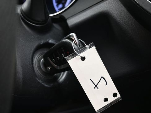 Used 2019 Toyota Camry LE image 28