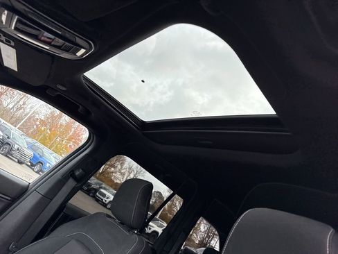 Used 2025 Jeep Grand Cherokee Laredo X image 11