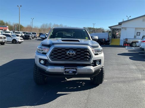 Used 2020 Toyota Tacoma TRD Sport image 2
