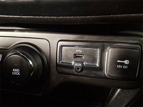 Used 2018 Jeep Renegade Sport w/ Power & Air Group image 25