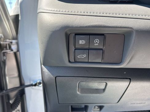 Used 2024 Toyota Highlander LE image 6