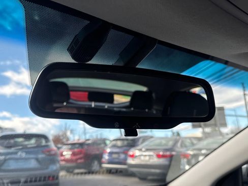 Used 2019 Hyundai Ioniq Plug-In Hybrid image 19