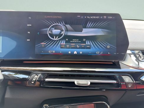 Certified 2025 BMW X2 xDrive28i AWD/4WD image 19
