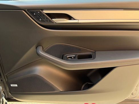 New 2025 Porsche Macan Electric RWD image 23