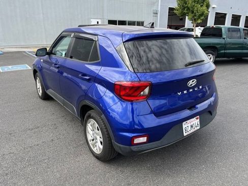 Used 2022 Hyundai Venue SE FWD image 5