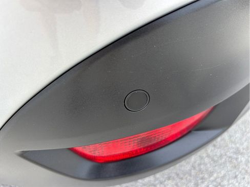 Used 2018 Jaguar F-PACE Premium image 16