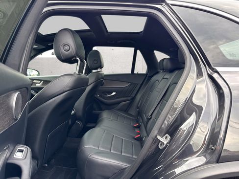 Used 2022 Mercedes-Benz GLC 300 4MATIC w/ AMG Line image 9