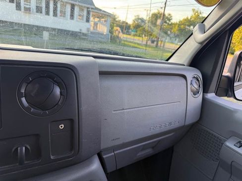 Used 2014 Ford E-150 and Econoline 150 w/ Power Group RWD image 18