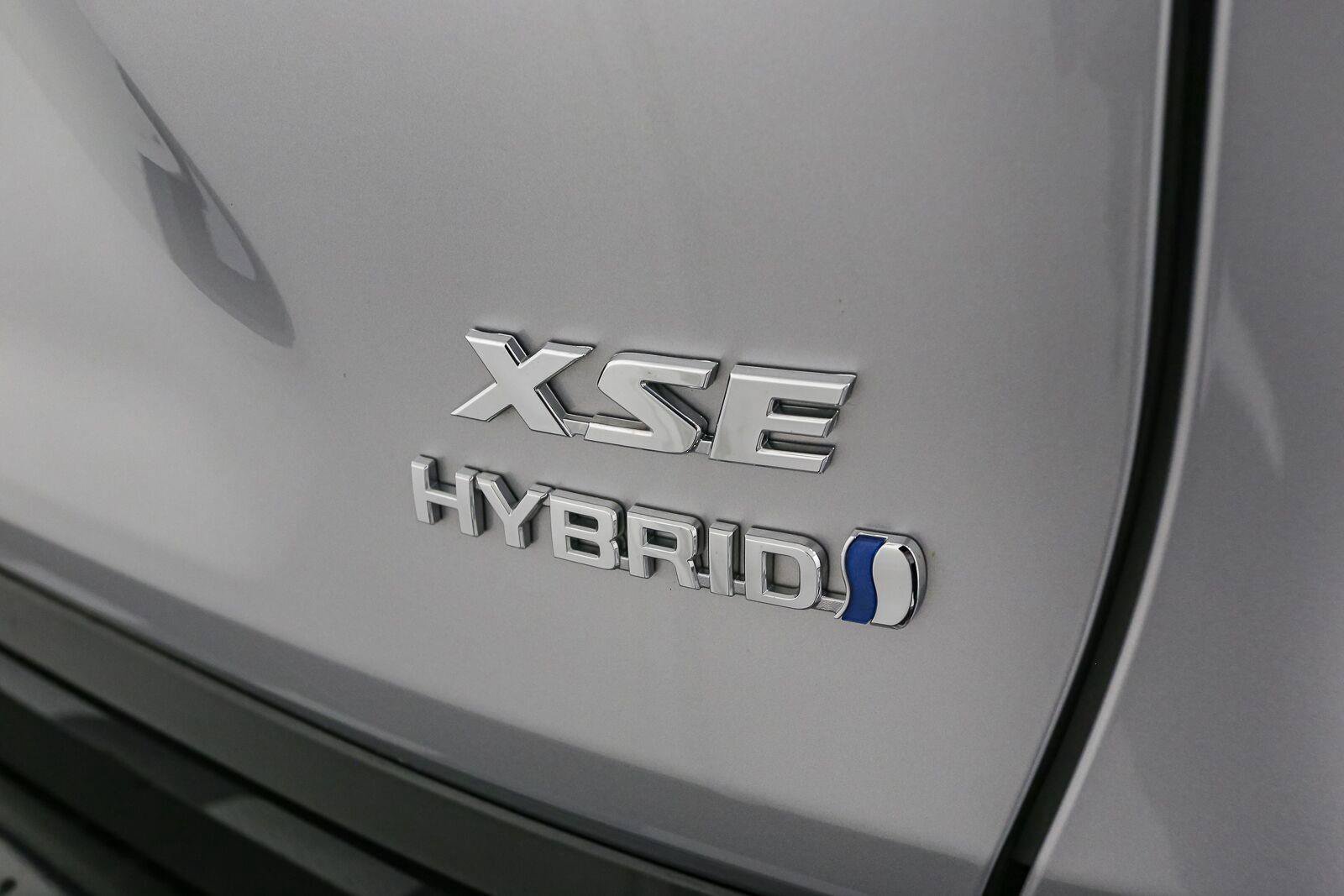 Used 2023 Toyota RAV4 XSE AWD/4WD image 11