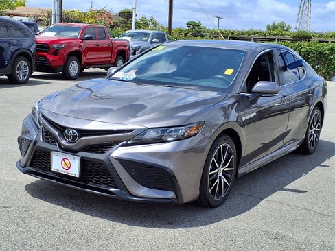 Used 2024 Toyota Camry SE FWD image 3