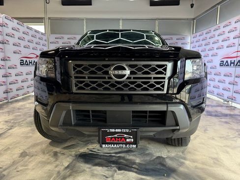 Used 2024 Nissan Frontier SV image 2