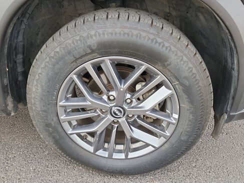 Used 2023 Nissan Rogue S image 9