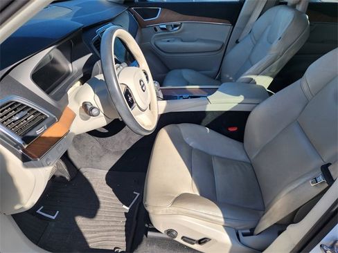 Used 2021 Volvo XC90 T5 Momentum w/ Climate Package image 8