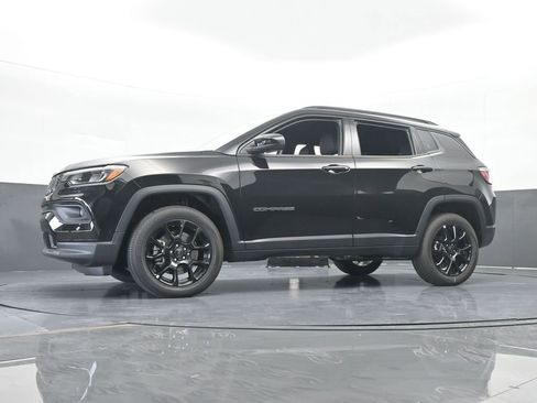 Used 2026 Jeep Compass Latitude AWD/4WD image 48