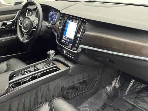 Used 2020 Volvo V90 T6 Cross Country image 33