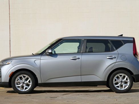 Used 2022 Kia Soul LX w/ Technology Package FWD image 8