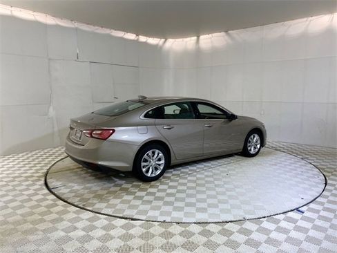 Used 2022 Chevrolet Malibu LT image 17