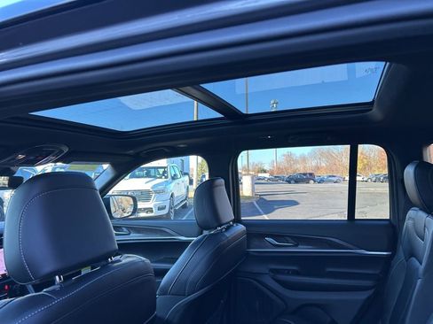 New 2025 Jeep Grand Cherokee Limited w/ Trailer Tow Package image 35