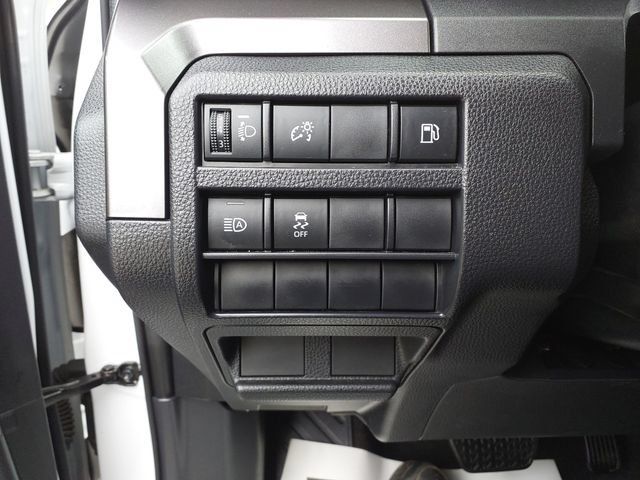 Used 2025 Toyota 4Runner SR5 AWD/4WD image 29
