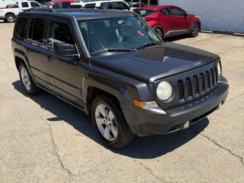 Used 2014 Jeep Patriot Sport w/ Power Value Group FWD image 2