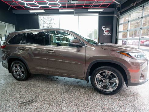 Used 2018 Toyota Highlander Limited Platinum w/ Protection Package #3 image 5